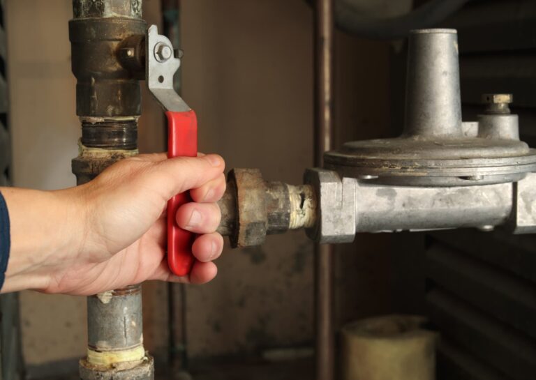 Read more about the article Emergency Home Repairs: Steps To Ensure Safety Before Calling Professionals